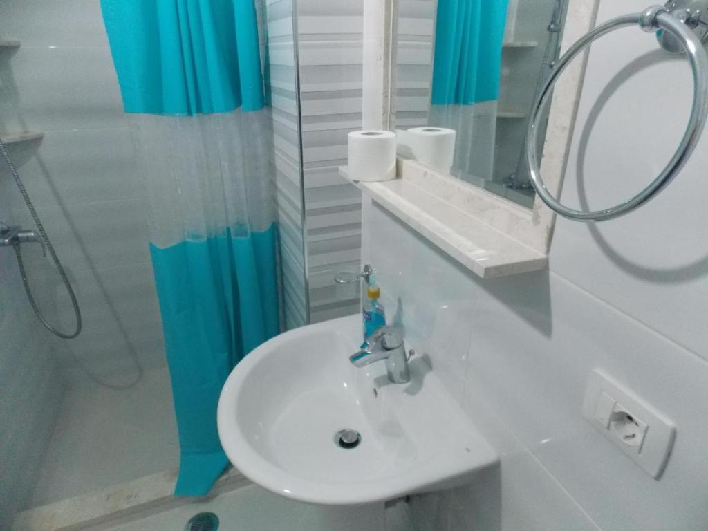 Coastline Apartments ساراندا المظهر الخارجي الصورة