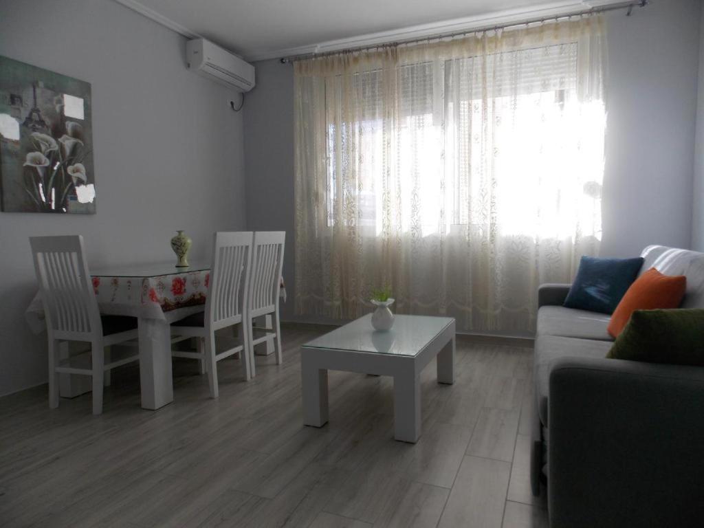 Coastline Apartments ساراندا المظهر الخارجي الصورة
