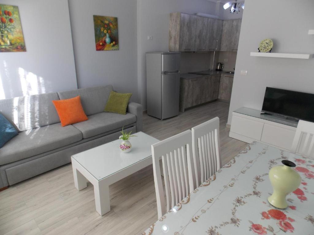 Coastline Apartments ساراندا المظهر الخارجي الصورة