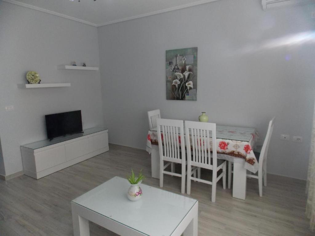 Coastline Apartments ساراندا المظهر الخارجي الصورة